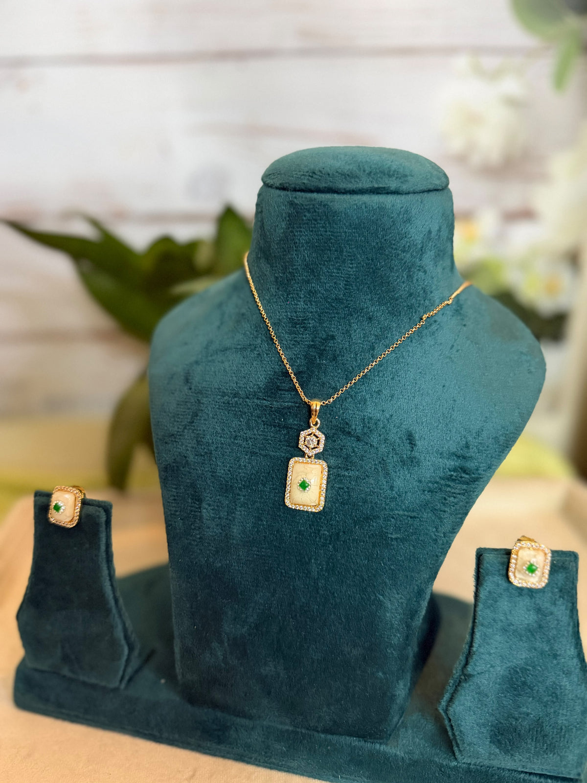 Green Stone Gold Look Bracelet with Pendant