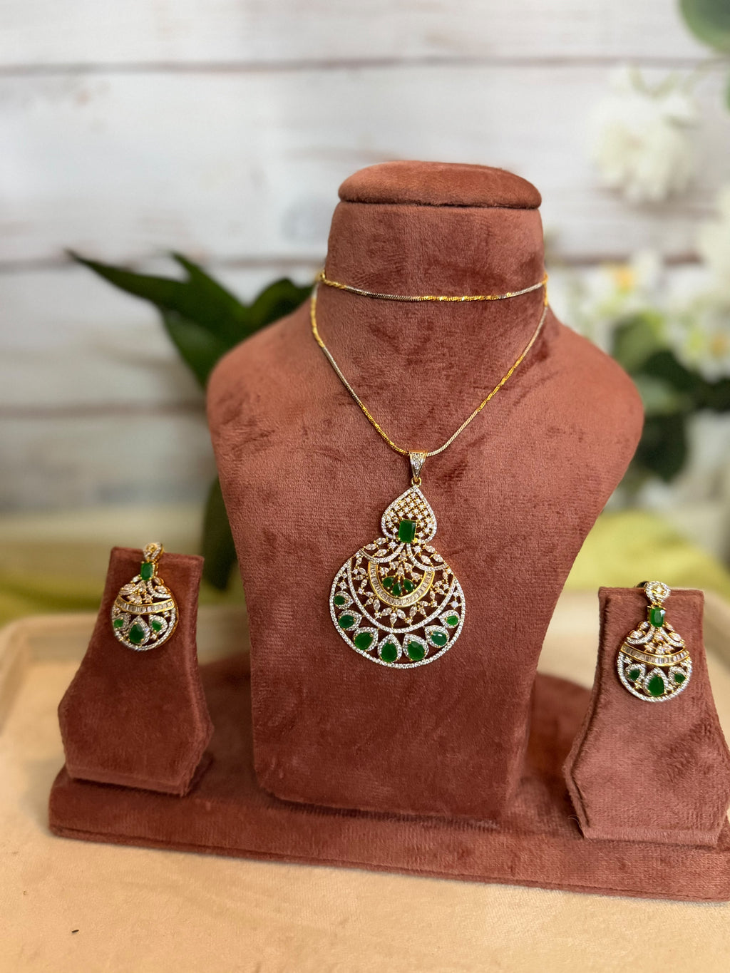 Green Stone Gold Look Necklace Set with Pendant
