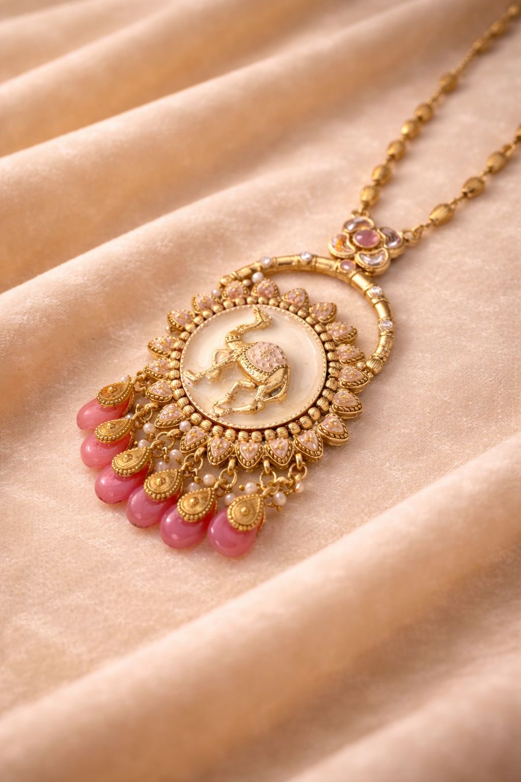Elephant Motif Pendant Necklace Set