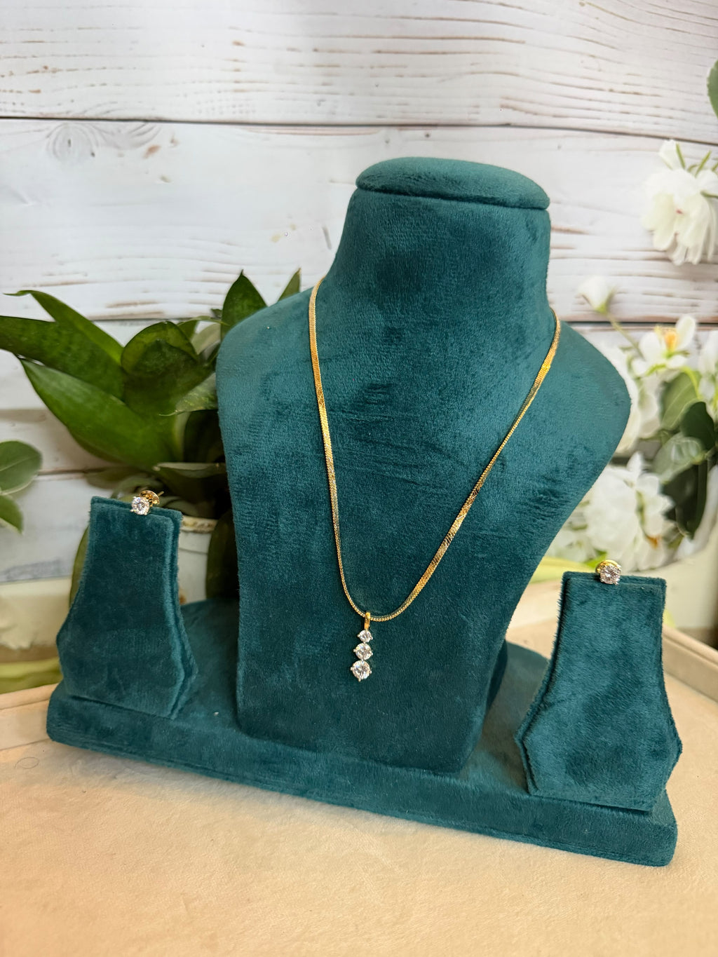 Diamond Look Gold Necklace Set with Pendant | Minimal Jewellery for Women