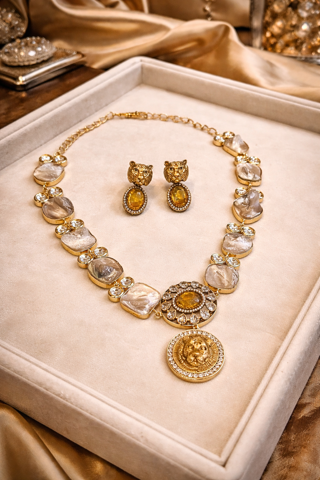 Taj Ser Jewel Set