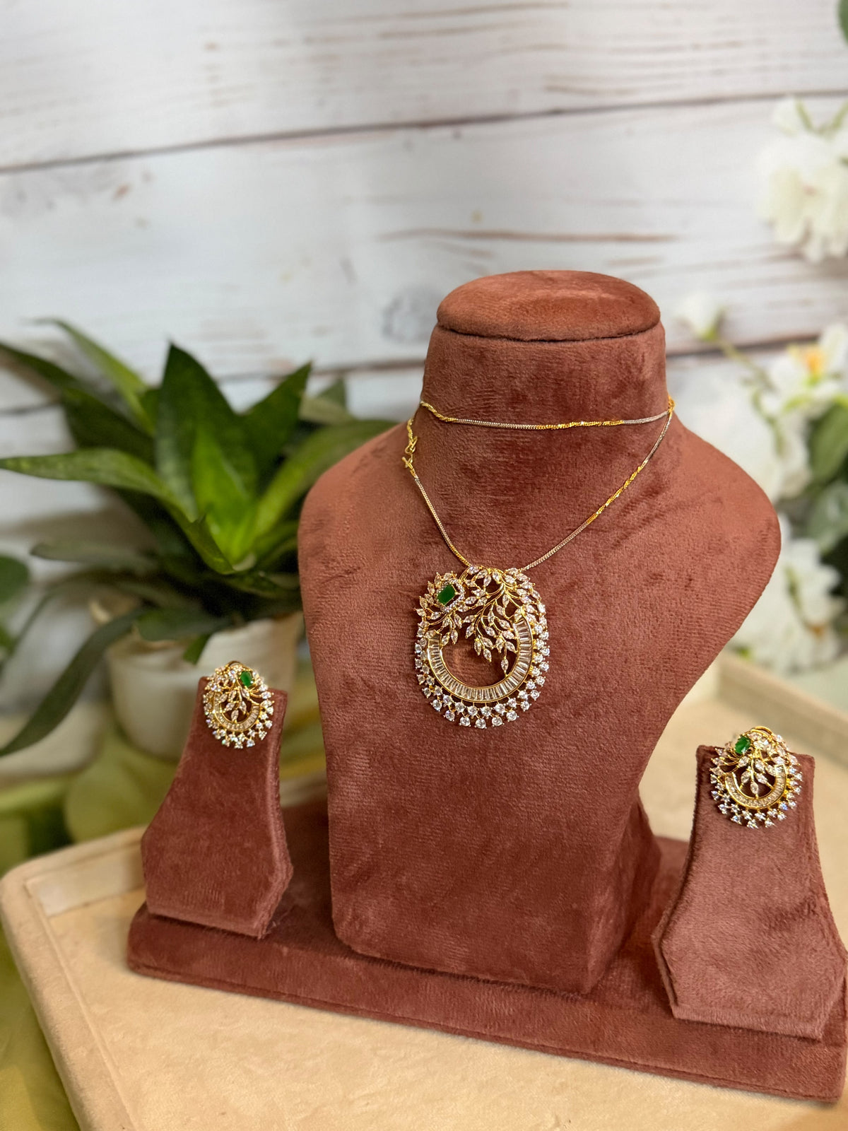 Green Leaf Diamond Look Necklace Set