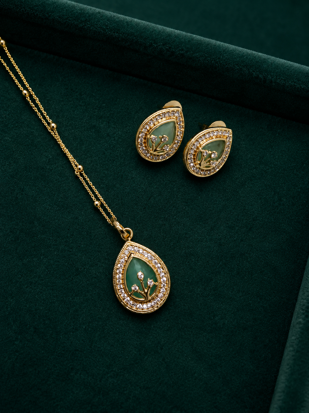 Green Teardrop Pendant Necklace Set