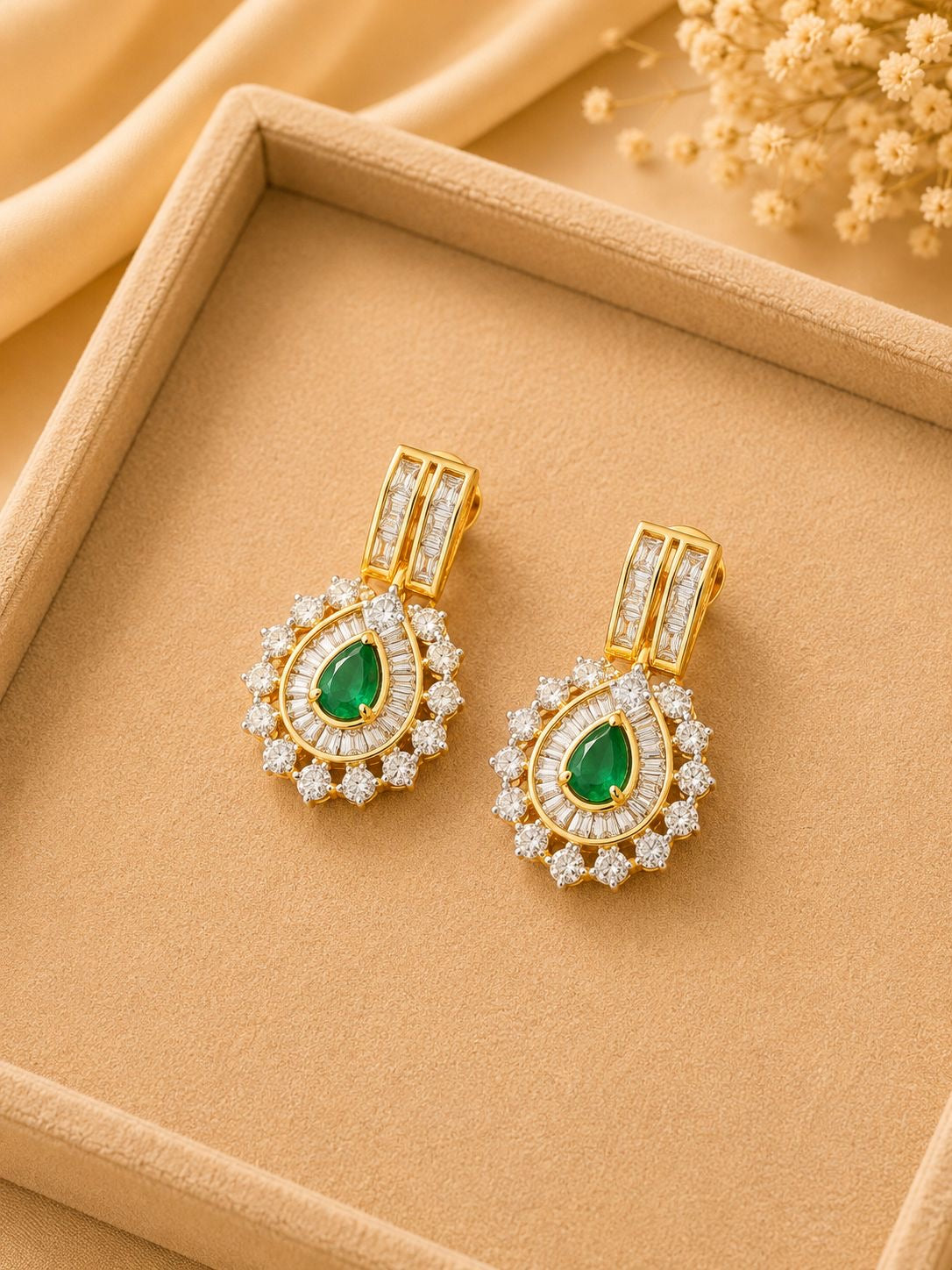 Emerald Teardrop Diamond Necklace Set
