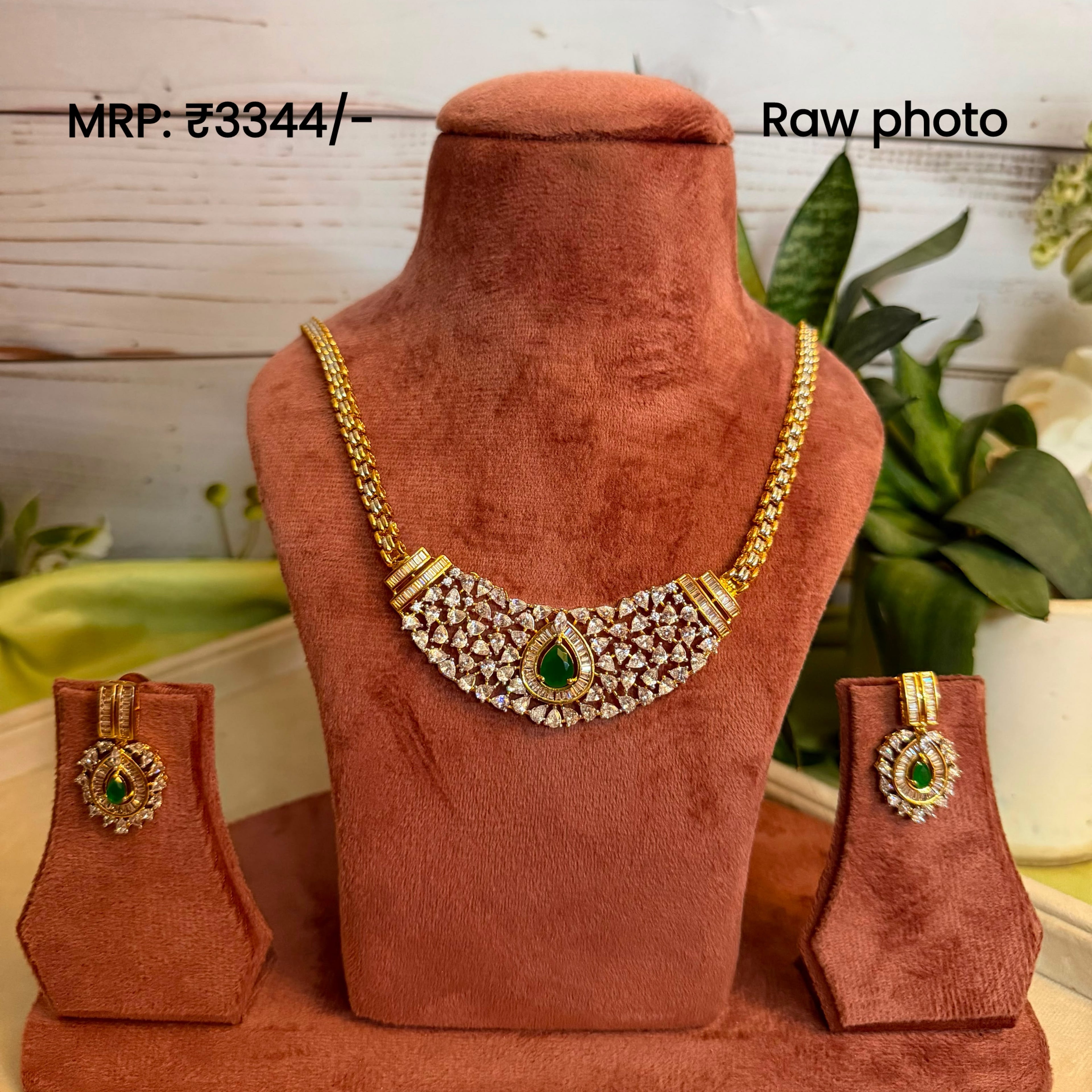Emerald Teardrop Diamond Necklace Set