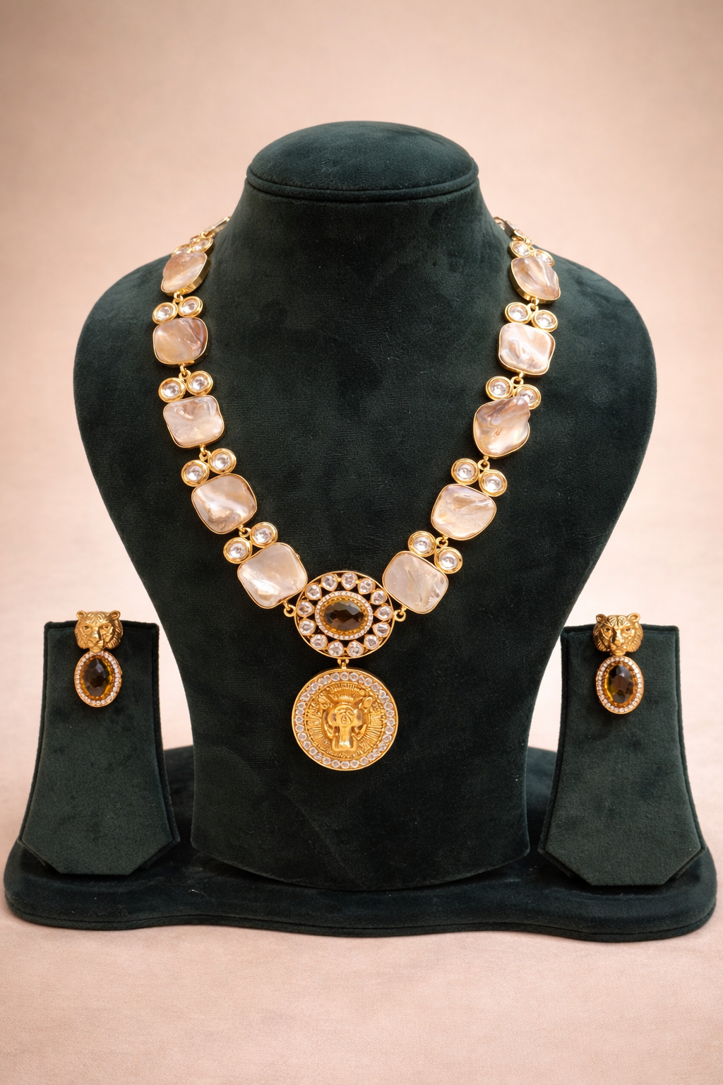 Taj Ser Jewel Set
