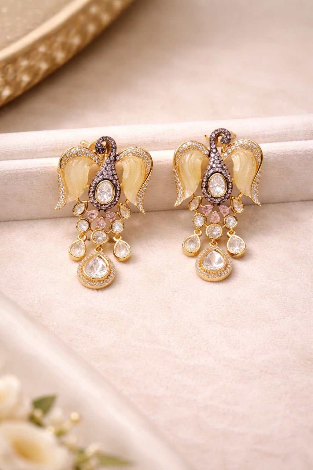 Ivory Swan Elegance Real Diamond Polki Look Pendant Set