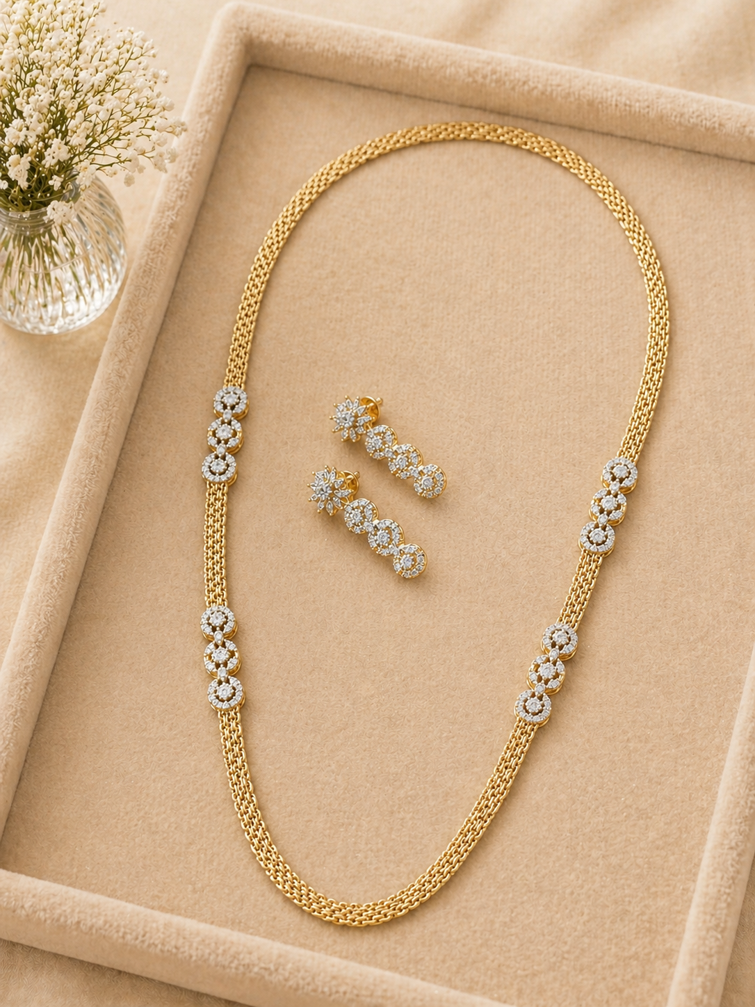 Minimal gold chain style necklace set with diamond look detailing for everyday and elegant wear